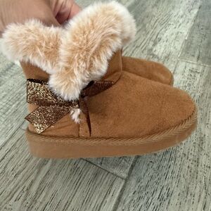 Like new Toddler girls kids brown tan suede fur lined winter Boots size 6